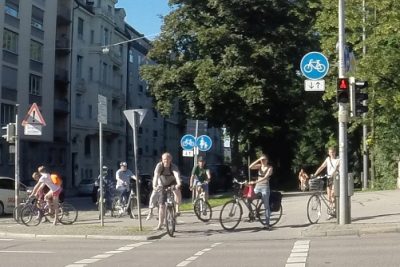 Radfahrer an der Prinzregentenbrücke in München