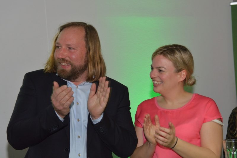 Katha Schulze und Toni Hofreiter applaudieren