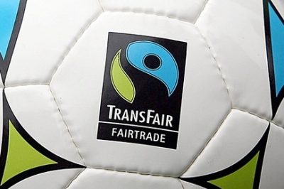 Fußbal mit Fair-Trade-Logo