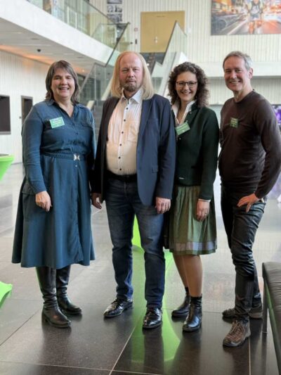 Claudia Köhler, Markus Büchler und Marion Seitz mit Wowo Habdank als Toni Hofreiter